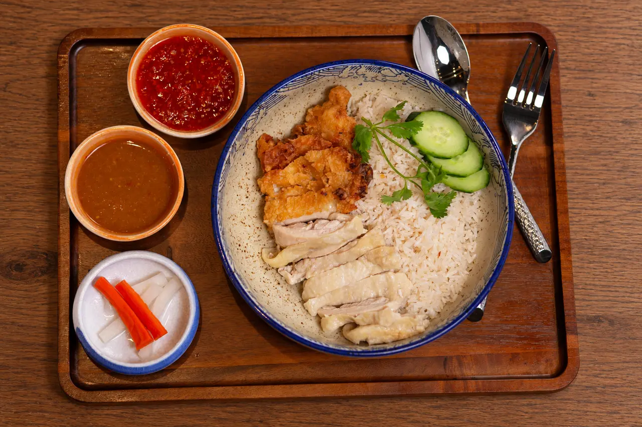 Kao Man Kai Duo with braised chicken, crispy chicken, rice and sauces.