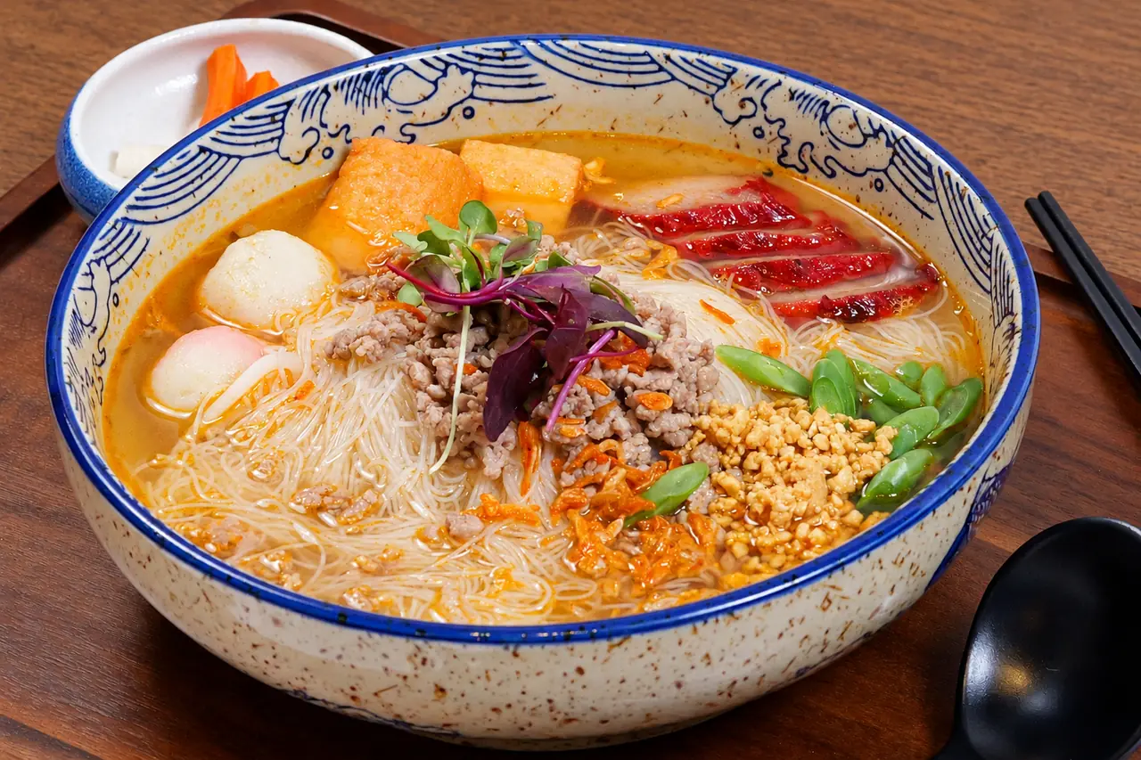 Sukhothai Heritage Noodles with rice noodles, pork, fish balls, green beans and peanuts.